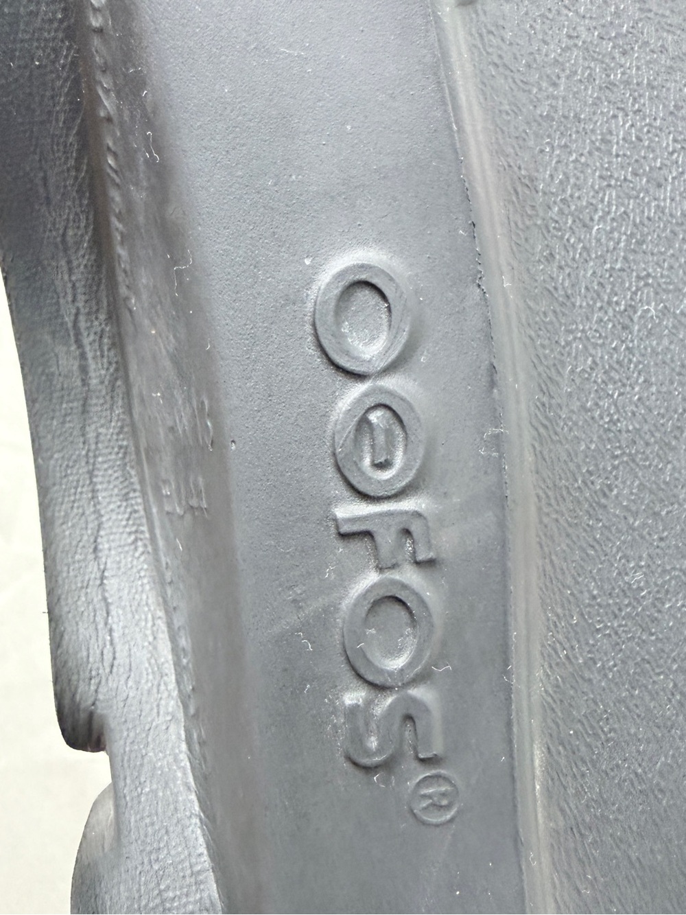 Oofos OOclog Recovery clog. Unisex - Picture 7 of 9
